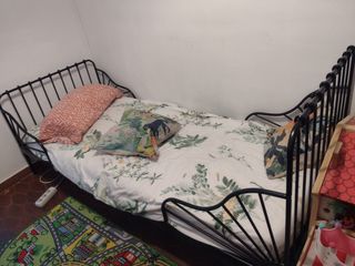 Cama Ikea individual negra metalica ajustable