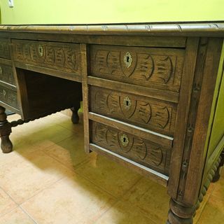 Escritorio antiguo de madera
