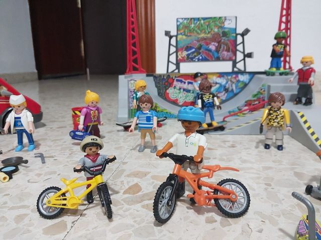 Playmobil Skatepark, puesto perritos, personaje...
