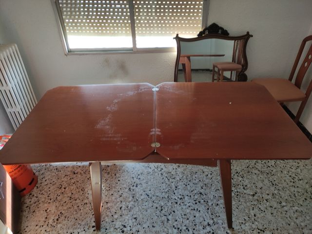 Mesa comedor extensible + 4 sillas