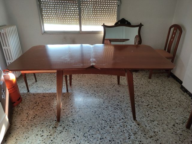 Mesa comedor extensible + 4 sillas