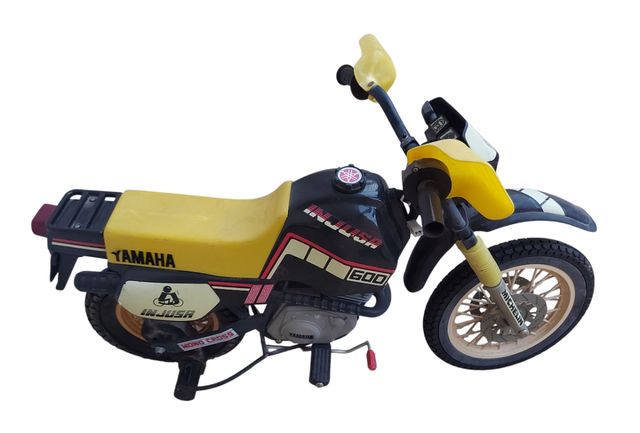 Moto Yamaha 600 Cross, colección