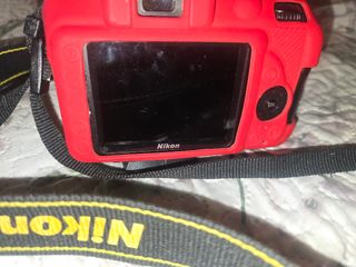 Cámara Nikon D3300 roja