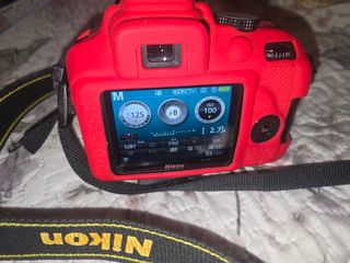 Cámara Nikon D3300 roja