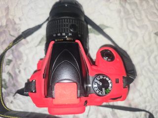 Cámara Nikon D3300 roja