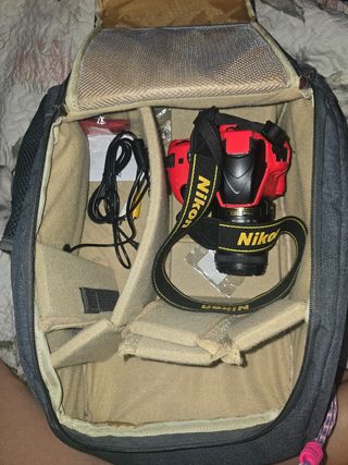 Cámara Nikon D3300 roja