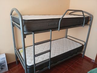 Literas metálicas con colchones .urge la venta.