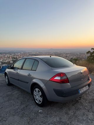 Renault Sedan 2005