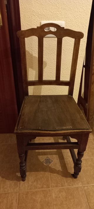 3 Sillas madera maciza antiguas