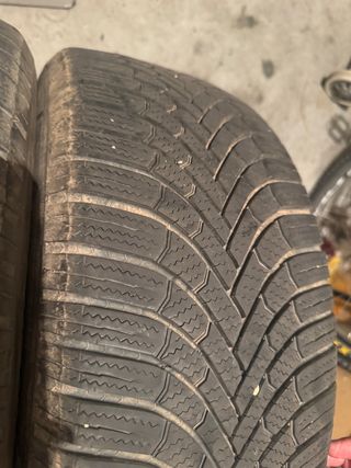 Dos Neumáticos Bridgestone 235/55R18 104V