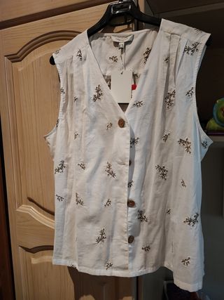 Blusa Cortefiel blanca sin mangas