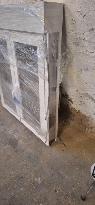 Ventana aluminio blanca , ubicada en  Zamora .