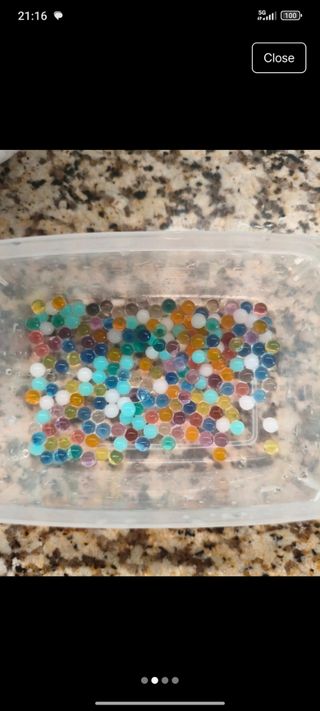 Bolinhas de água coloridas