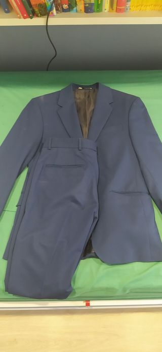 Traje azul hombre