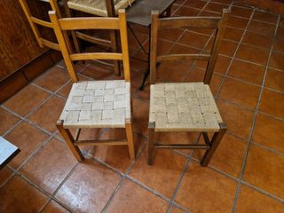 30 Sillas Madera Maciza 20€ unidad.