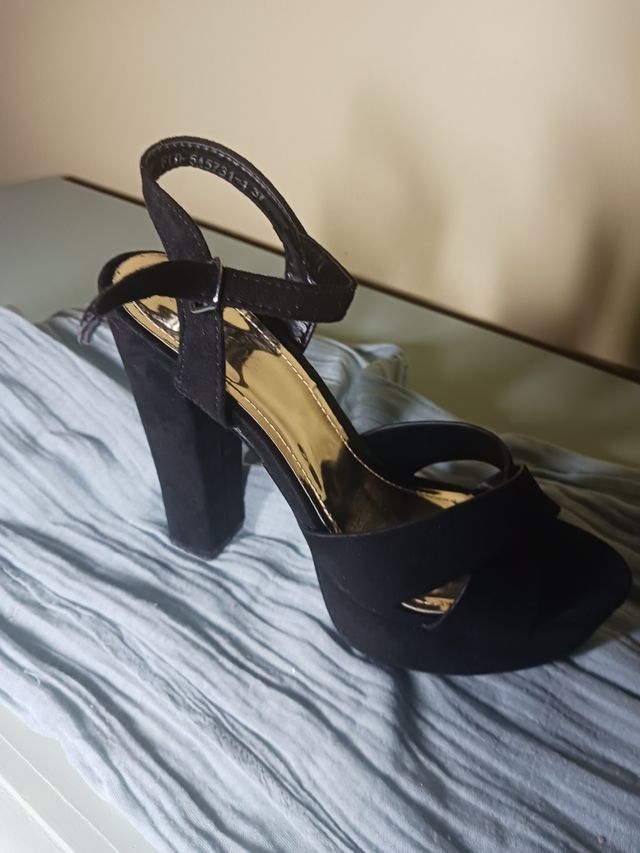 Sandalias negras tacón alto plataforma