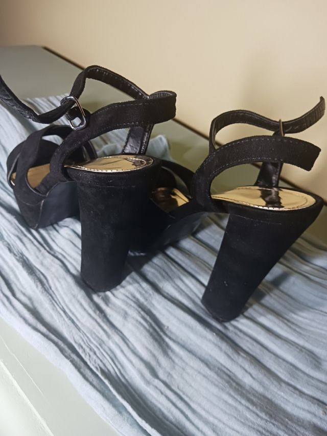 Sandalias negras tacón alto plataforma