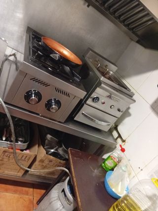 Fogones + Freidora industrial.