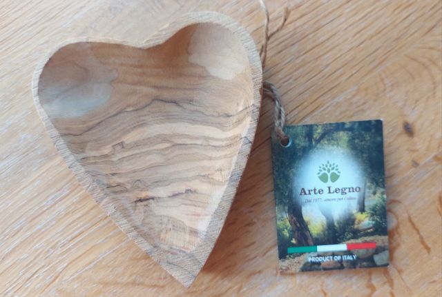 Cuenco corazón madera oliva. Arte Legno Italia.