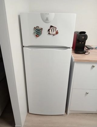 Nevera Indesit blanca