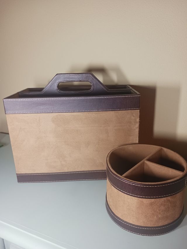 Revistero y organizador marrón