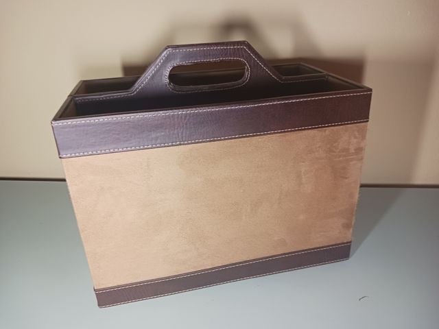 Revistero y organizador marrón