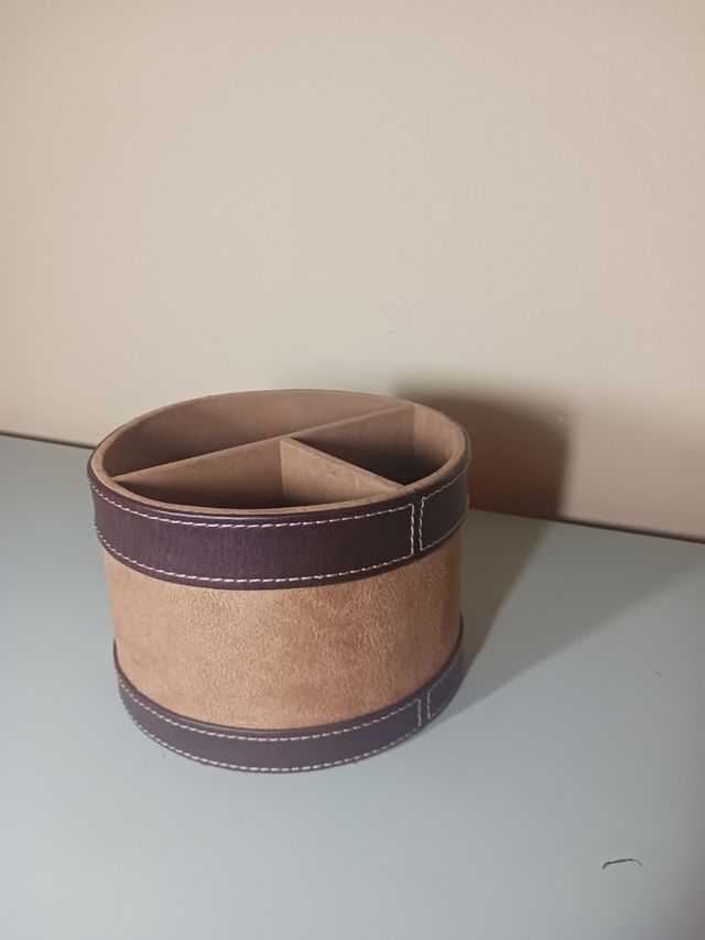 Revistero y organizador marrón