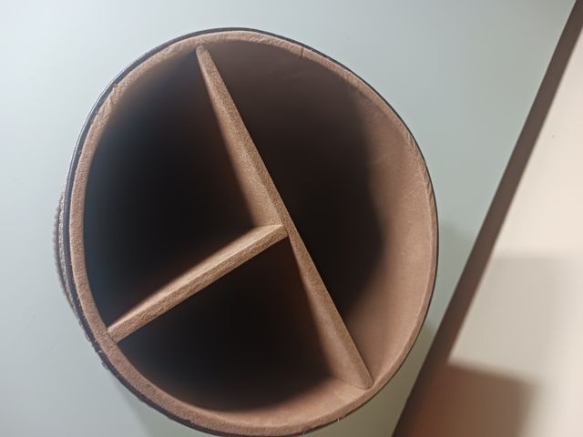 Revistero y organizador marrón