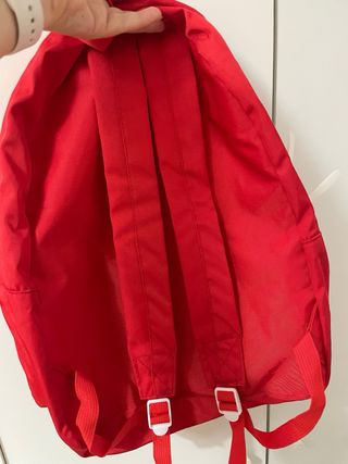 Mochila Miniso roja “Love Life”