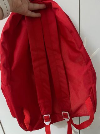 Mochila Miniso roja “Love Life”