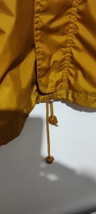 Chubasquero amarillo mostaza Boomerang Hill