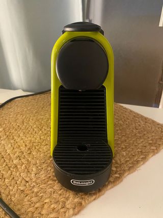 Cafetera Nespresso Essenza Mini verde lima