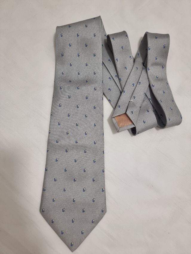 Corbata gris clásica 100% seda