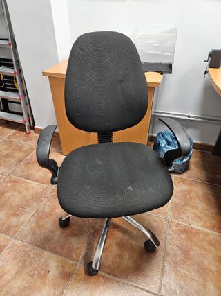 Silla oficina giratoria negra
