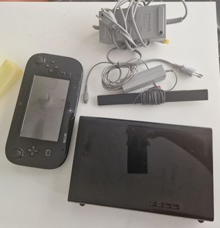 Nintendo Wii U con GamePad y accesorios