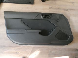 Interior completo GR86: Asientos y paneles.