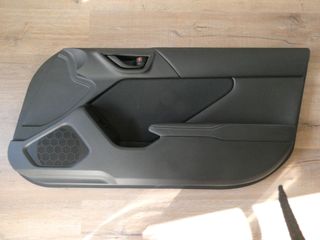 Interior completo GR86: Asientos y paneles.