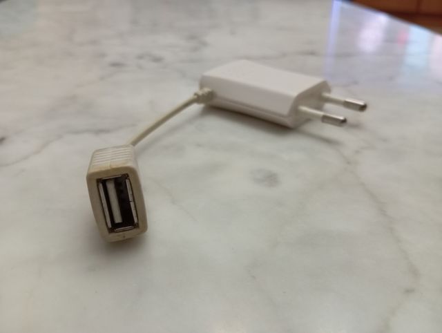 Cargador USB - Enchufe europeo. BARATO