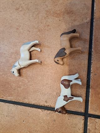 3 caballos Playmobil pequeños