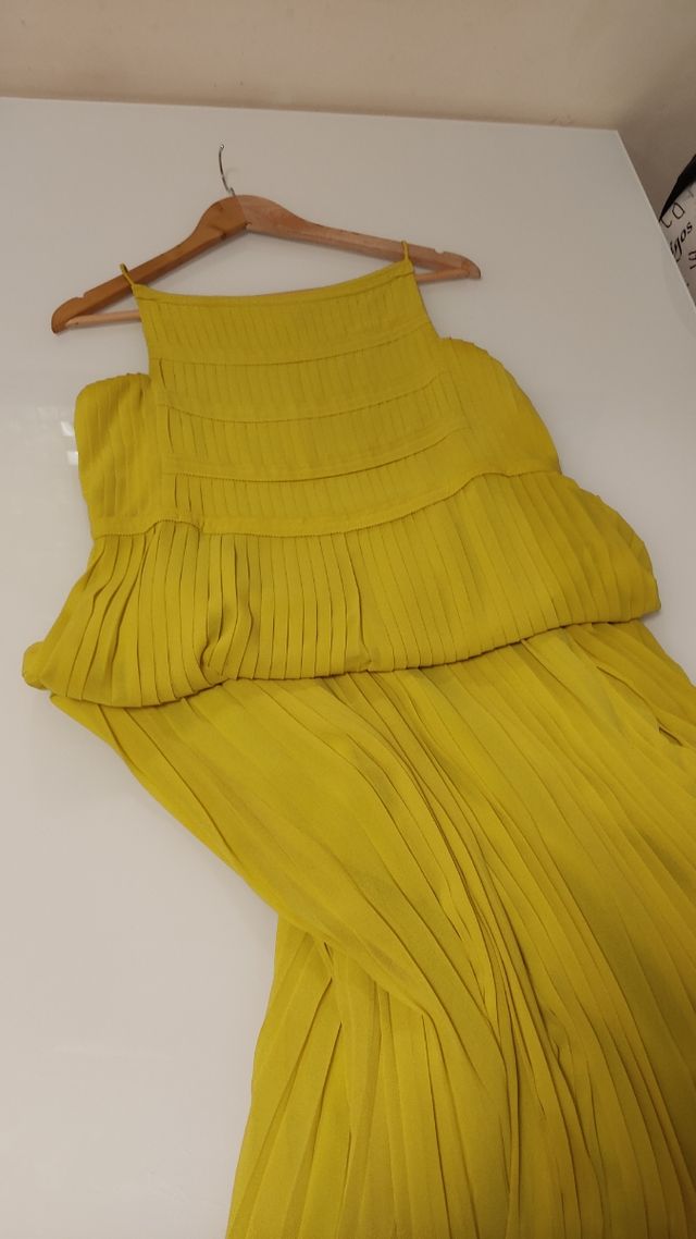 Vestido plisado Massimo Dutti color lima