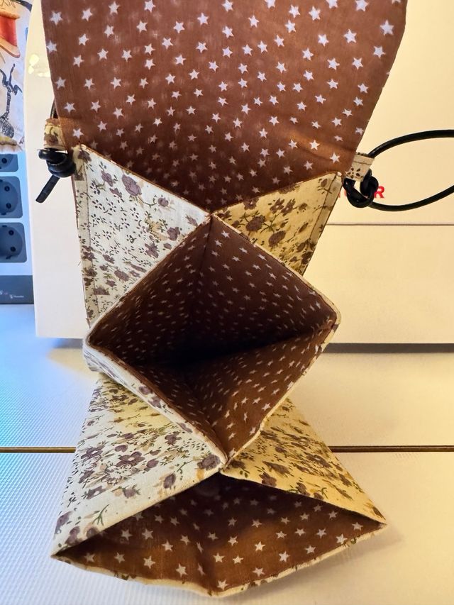 Bolsito móvil marrón beige