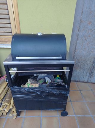 Elegante barbecue a carbonella