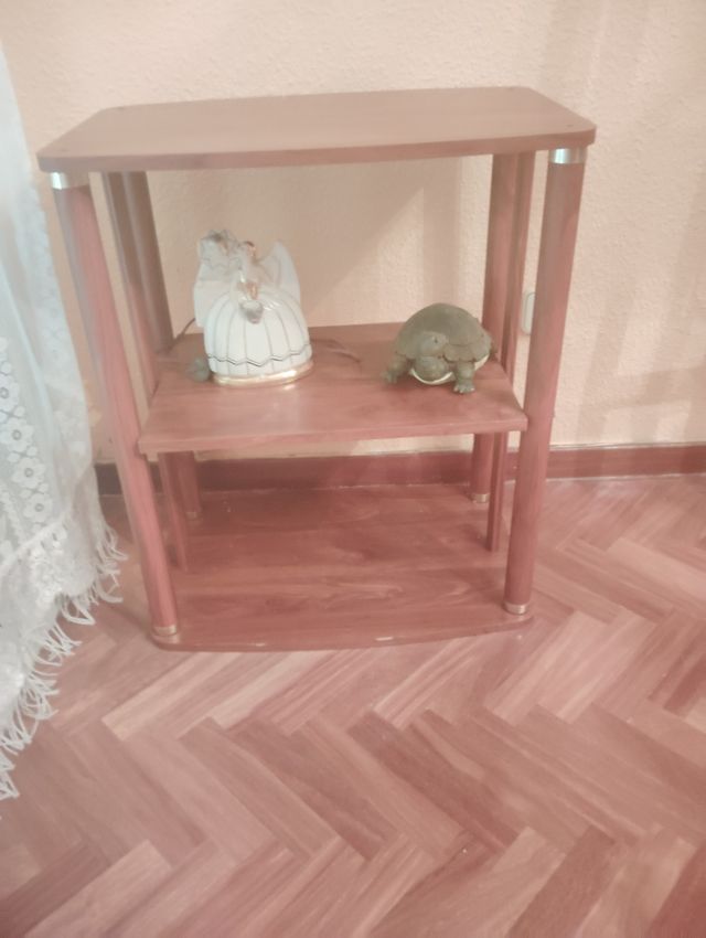 Estantería madera marrón