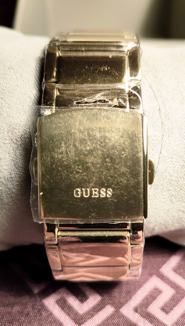 Reloj Guess Phoenix nuevo dorado