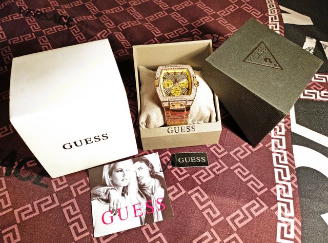 Reloj Guess Phoenix nuevo dorado