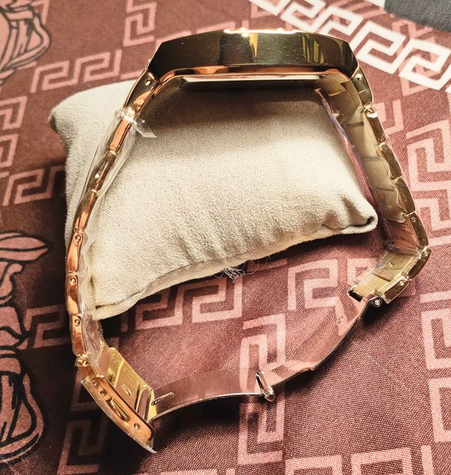 Reloj Guess Phoenix nuevo dorado