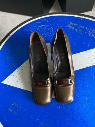 Prada Décolleté Vintage con punta quadrata