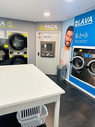 Lavandería autoservicio LA WASH