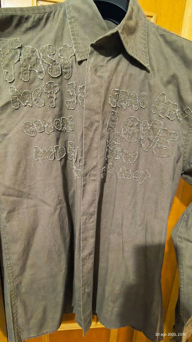Camisa marrón oscuro,más bien verde caki Fast Met