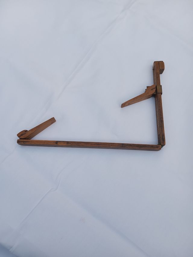Regla plegable antigua  de madera, de zapatero.